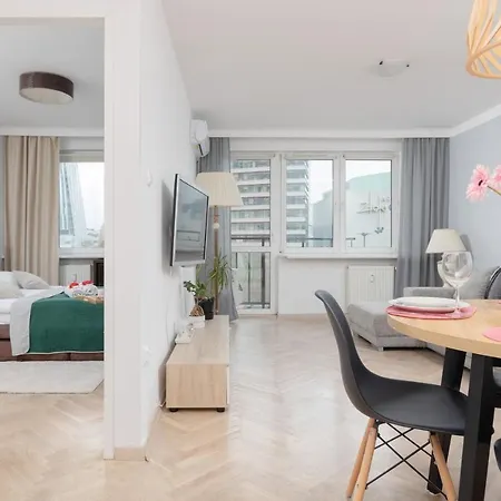 Zlota Center Of By Renters Варшава